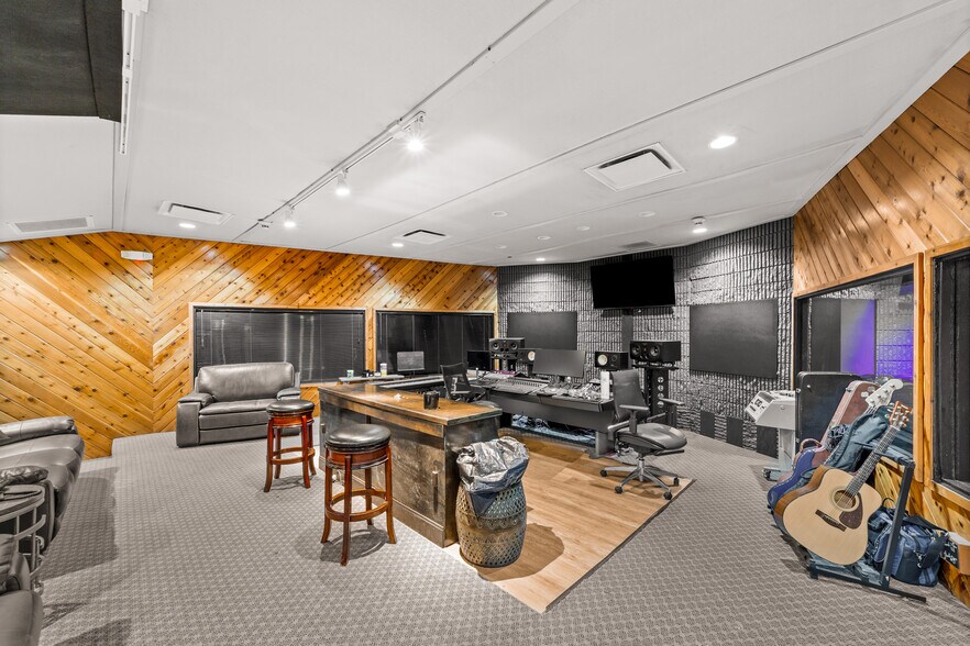 More Photos Of 23330 Commerce Park, Beachwood Office For Sale