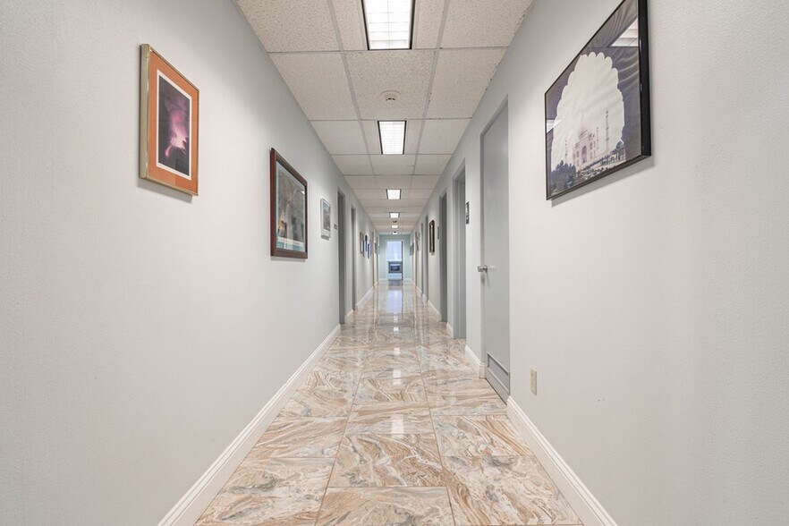 More Photos Of 200 W Illinois Ave, Midland Office For Sale