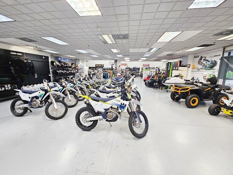 More Photos Of 32203 Castaic Rd, Castaic Freestanding For Lease