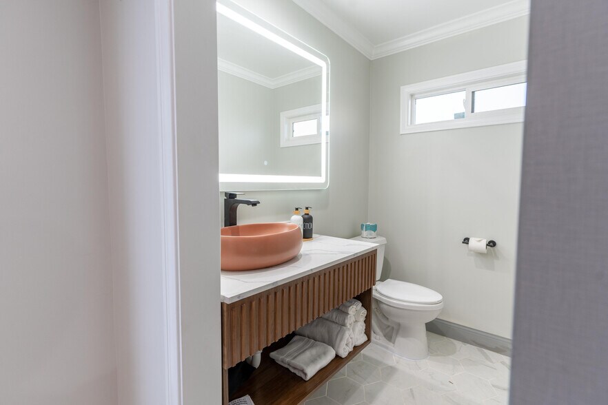 More Photos Of 1107 N Broadway, Santa Maria Hotel For Sale