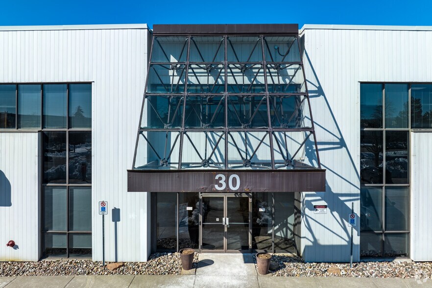 More Photos Of 30 E Beaver Creek Rd, Richmond Hill Office For Sale