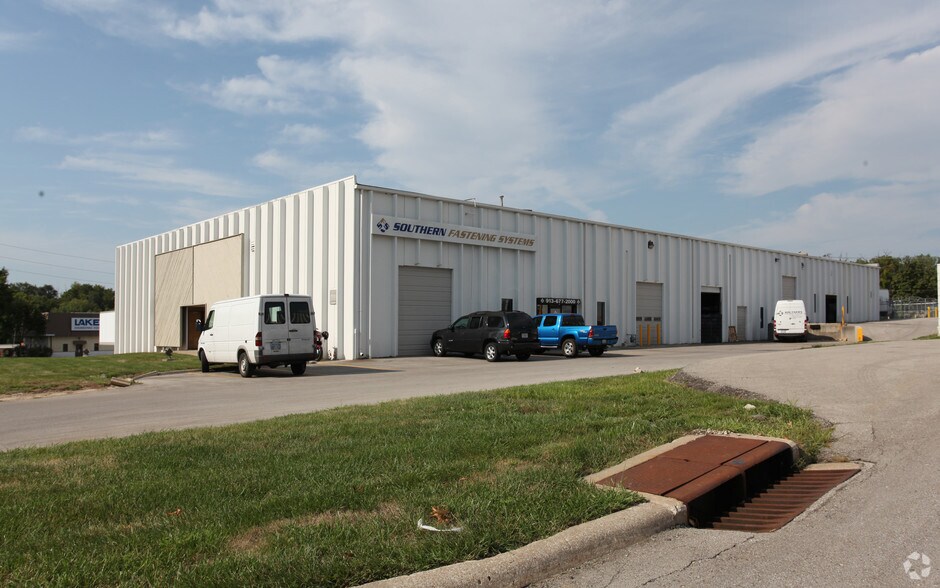 More Photos Of 3040-3054 S 44th St, Kansas City Warehouse For Lease