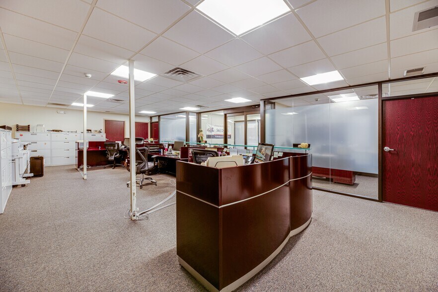 More Photos Of 9325 Gulfstream Rd, Frankfort Warehouse For Lease