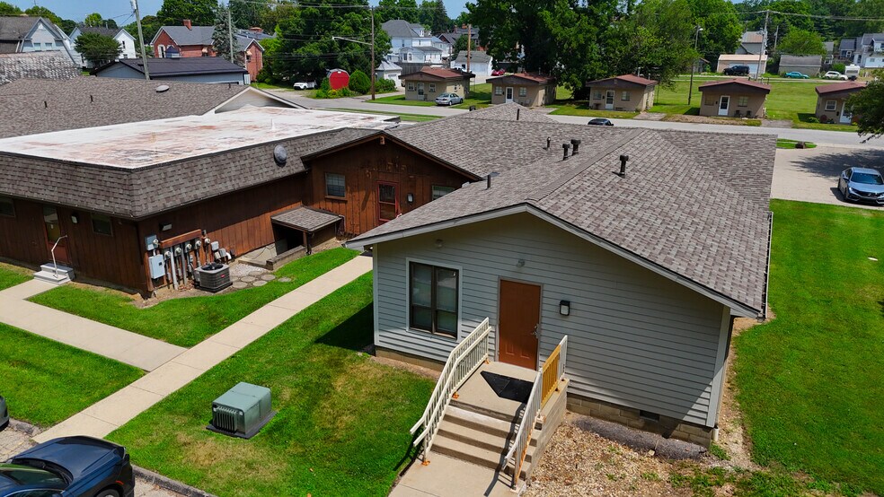 More Photos Of 131 Lewis Ave, Circleville Office For Sale