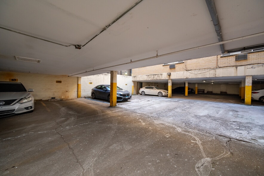 More Photos Of 5525 N Winthrop Ave, Chicago Apartments For Sale