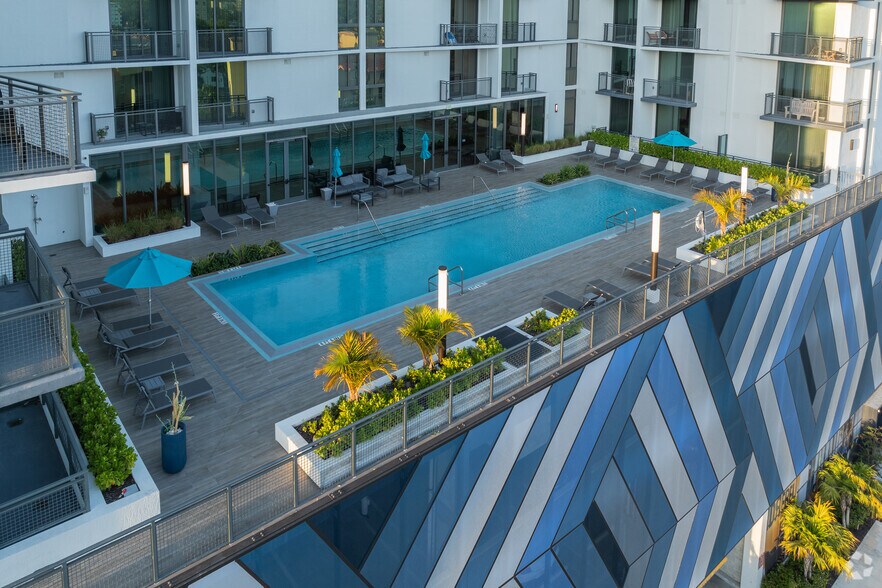 More Photos Of 1809 Jackson St, Hollywood Apartments For Lease