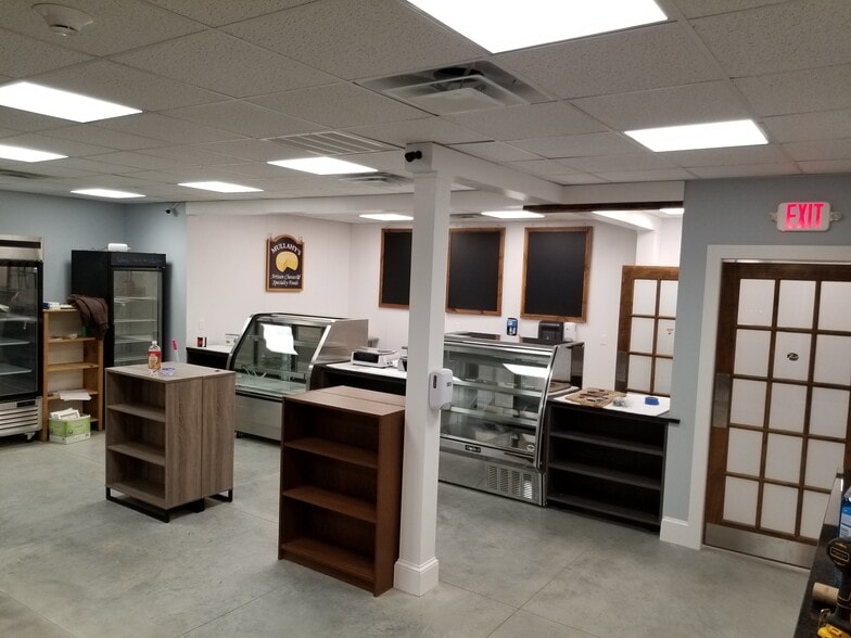 More Photos Of 162 Main St, Hudson Flex For Lease