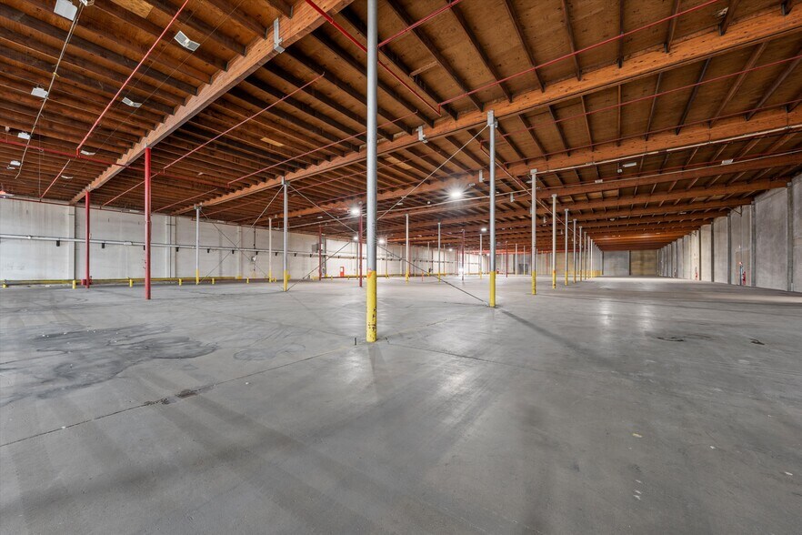 More Photos Of 5200 Beverly Dr, Waco Manufacturing For Lease