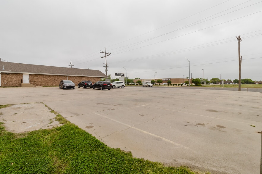 More Photos Of 1319 E 17th Ave, Hutchinson Religious Facility For Sale