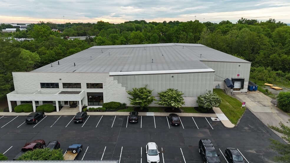 More Photos Of 11420 Deerfield Rd, Blue Ash Warehouse For Lease