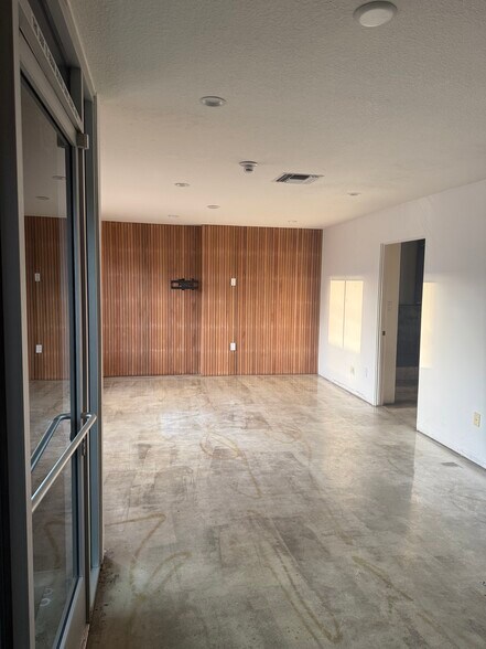 More Photos Of 127 Arena St, El Segundo Manufacturing For Lease