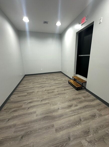 More Photos Of 506-508 Henderson Ave, Staten Island Storefront For Lease