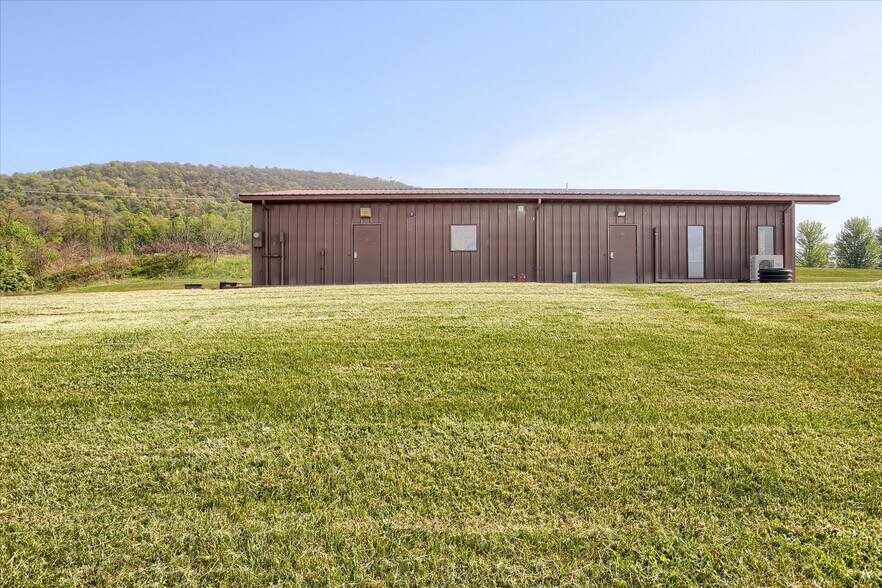 More Photos Of 55 W Shortcut Rd, Newport Loft Creative Space For Sale