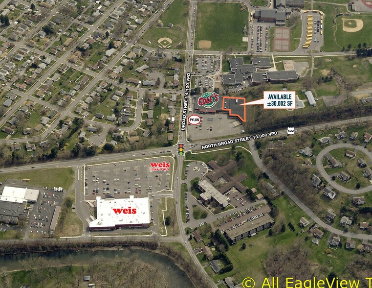 Primary Photo Of 700 Broad St, Selinsgrove Supermarket For Lease