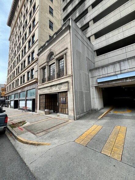 More Photos Of 2008-2018 2nd Ave N, Birmingham Specialty For Lease