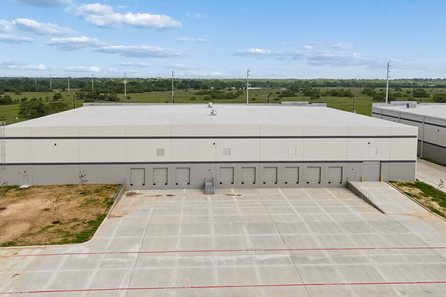 More Photos Of 2694 Twinwood Pky, Brookshire Distribution For Sale