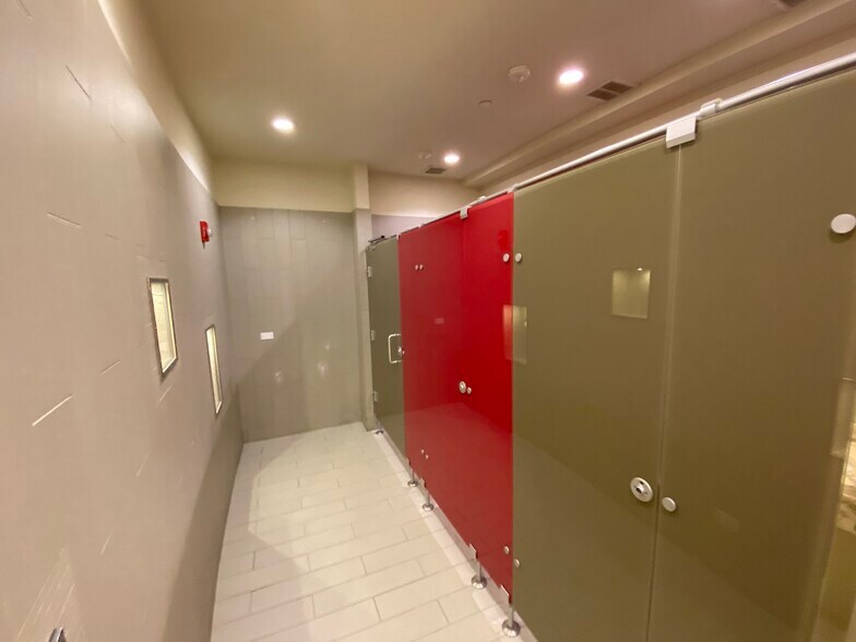 More Photos Of 545-547 N Milwaukee Ave, Libertyville General Retail For Lease