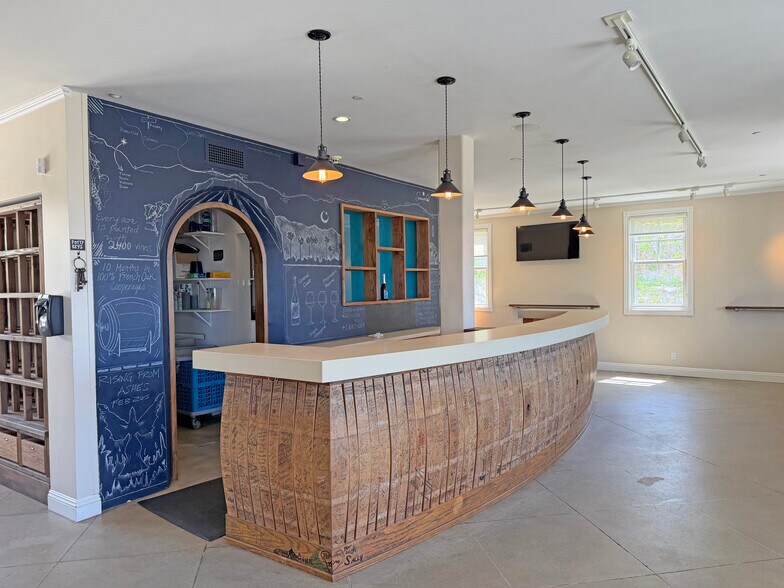 More Photos Of 2325 Varley St, Summerland General Retail For Sale