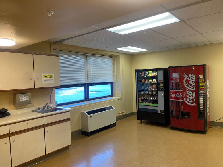 More Photos Of 200 Hillside Cir, West Springfield Medical For Lease