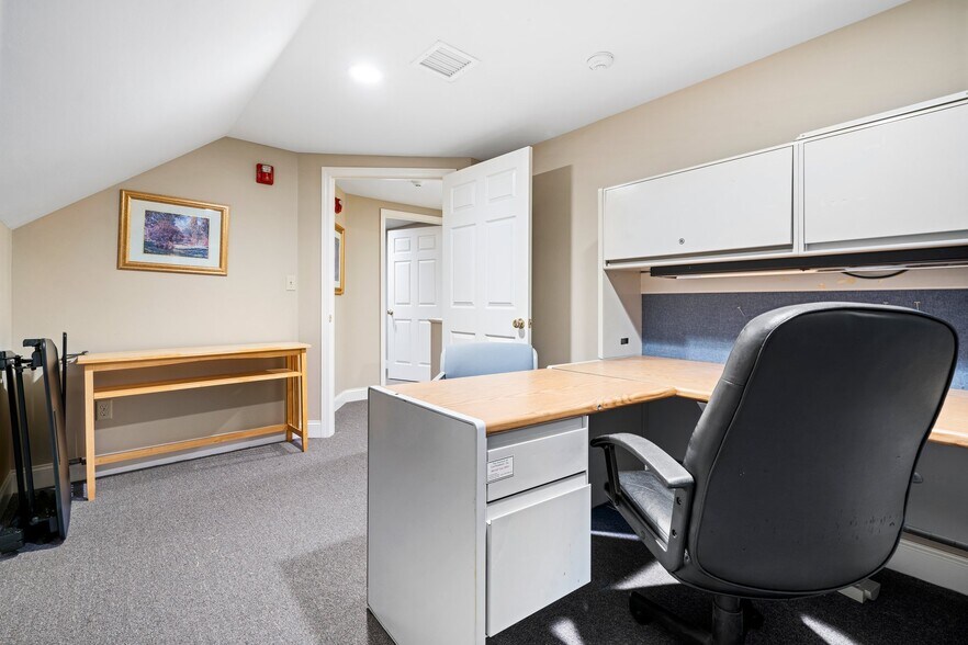 More Photos Of 1 Commons Dr, Londonderry Medical For Lease