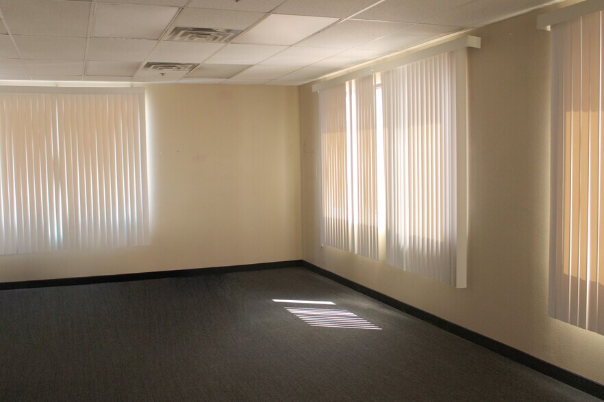 More Photos Of 2920 N Green Valley Pky, Henderson Office For Sale