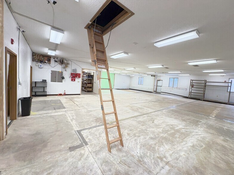 More Photos Of 493 Bev Rd, Youngstown Warehouse For Sale