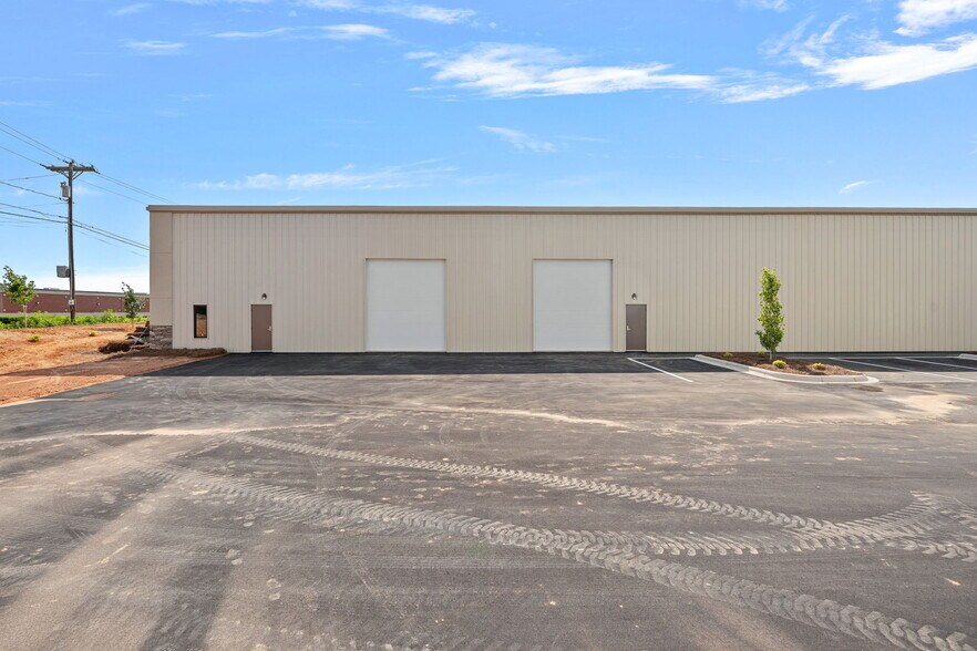 More Photos Of 115 Overhill Dr, Mooresville Warehouse For Lease