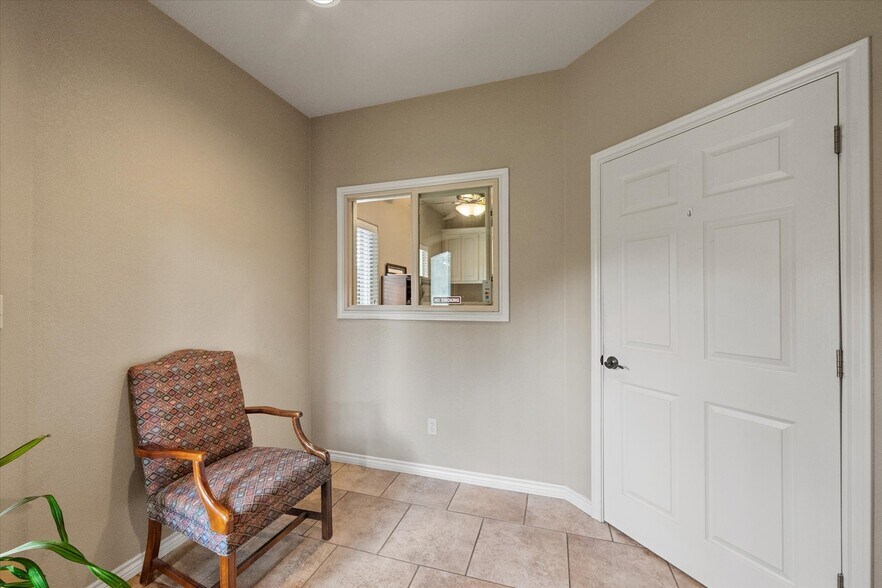 More Photos Of 2220 W 2nd Ave, Corsicana Office For Sale