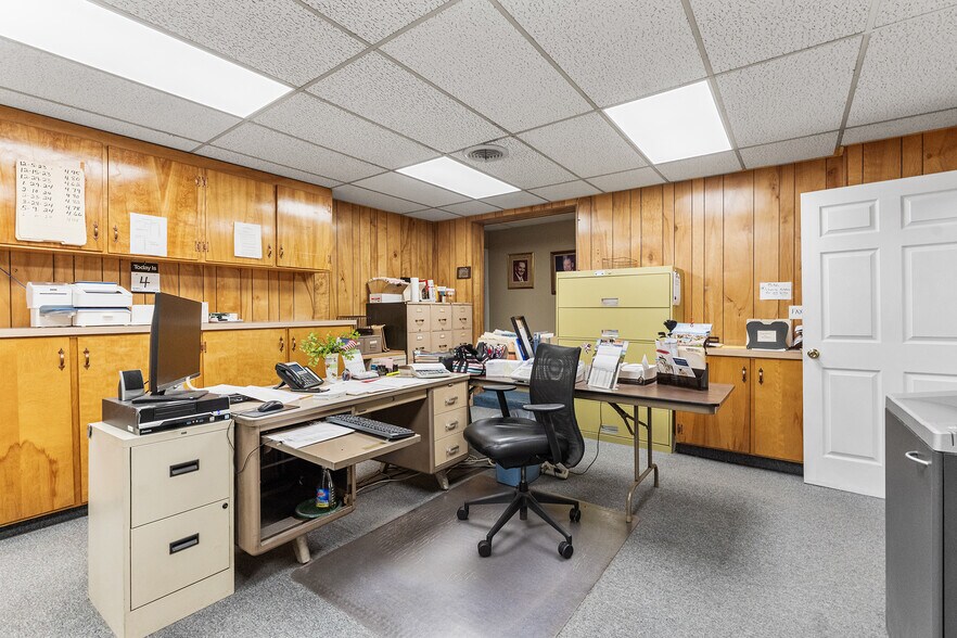 More Photos Of 257 W Nicholson Rd, Audubon Office For Sale