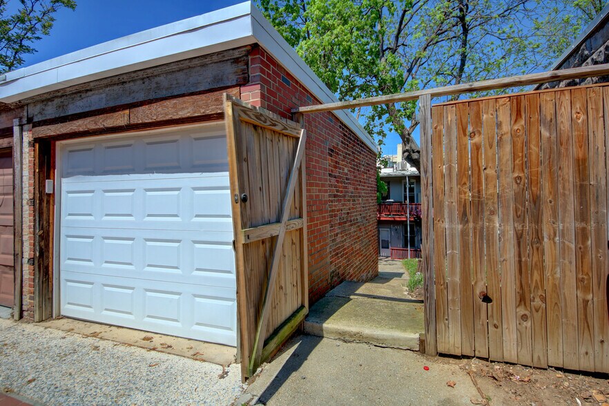 More Photos Of 1674 Irving St NW, Washington Apartments For Sale