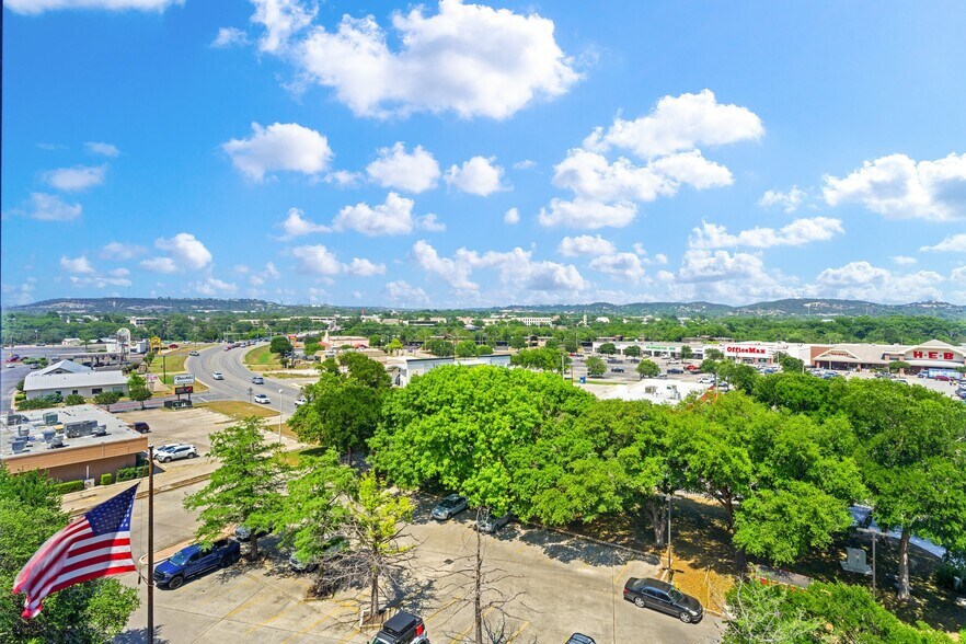 More Photos Of 222 S Sidney Baker St, Kerrville Office For Lease