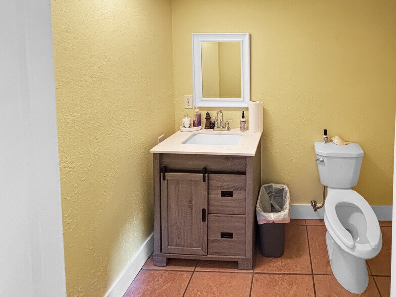 More Photos Of 3366 Stringfellow Rd, Saint James City Office For Sale