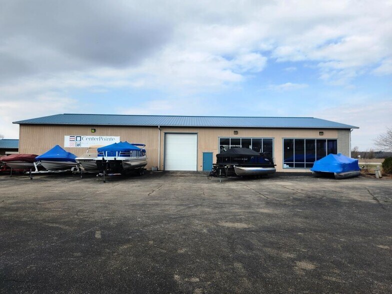 More Photos Of 400 Sussex St, Pewaukee Freestanding For Sale