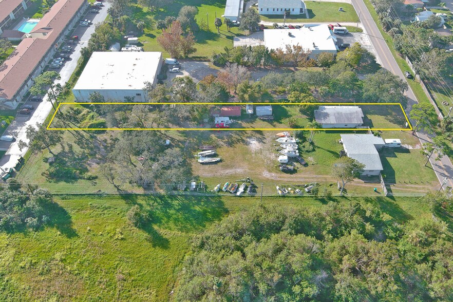 More Photos Of 426 S Plumosa St, Merritt Island General Retail For Sale