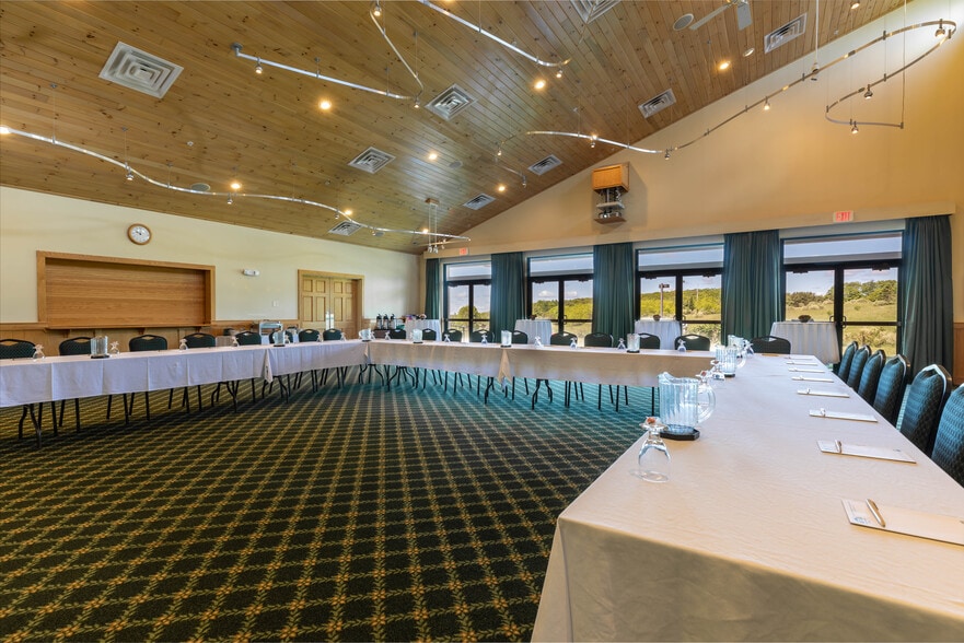 More Photos Of 11 Inn Rd, Hallowell Hospitality For Sale