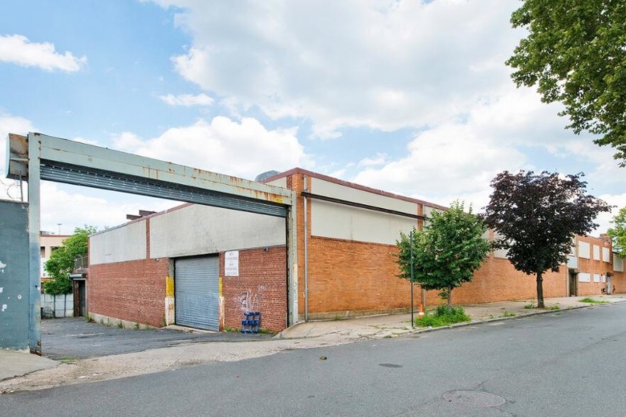 More Photos Of 65-75 Traffic Ave, Ridgewood Warehouse For Lease