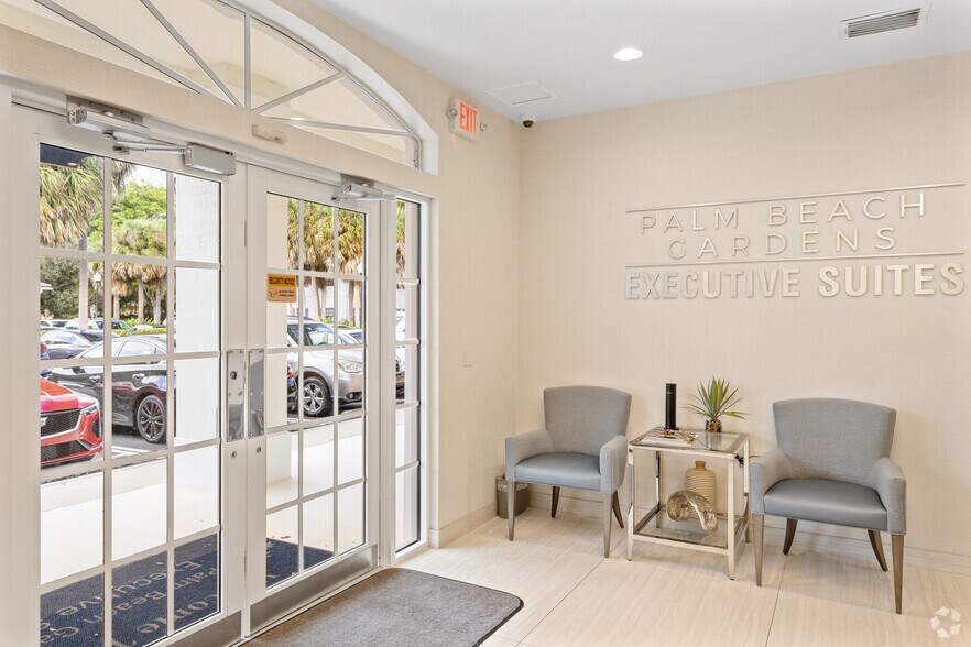 More Photos Of 800 Village Square Crossings, Palm Beach Gardens Loft Creative Space For Lease