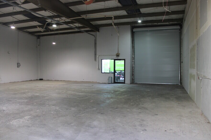 More Photos Of 977 Withlacoochee St, Safety Harbor Industrial For Lease