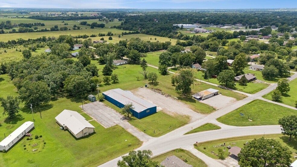 More Photos Of 1422 E Fairview Ave, Nowata Industrial For Sale