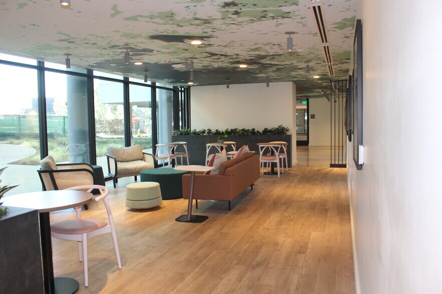 More Photos Of 4520 Alvarado Canyon Rd, San Diego Apartments For Lease