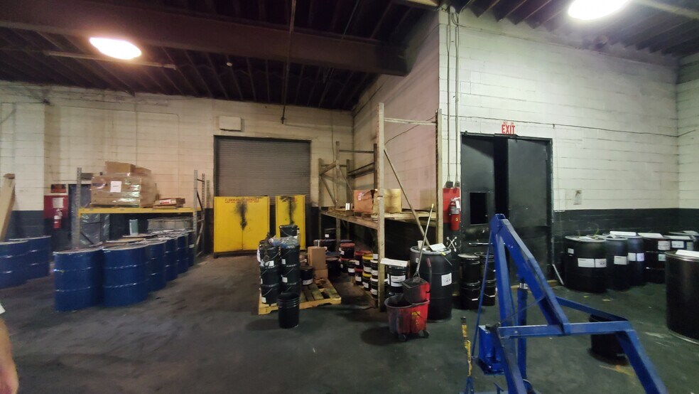 More Photos Of 4820 Rozzelles Ferry Rd, Charlotte Manufacturing For Lease