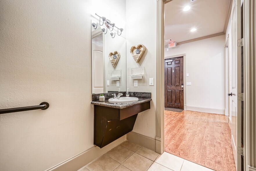 More Photos Of 256 Ed English Dr, Shenandoah Medical For Sale