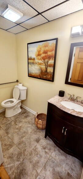 More Photos Of 149 Durham Rd, Madison Medical For Lease