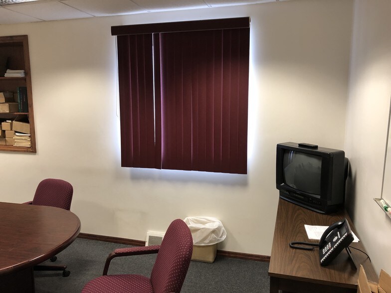 More Photos Of 100 Beecher Ave, Cheltenham Warehouse For Lease