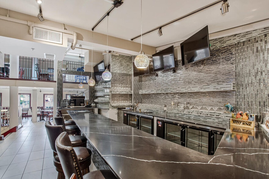 More Photos Of 81 Main St, Annapolis Restaurant For Sale