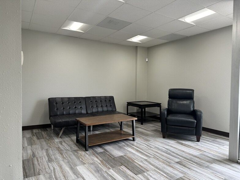 More Photos Of 5121 Steadmont Dr, Houston Manufacturing For Lease