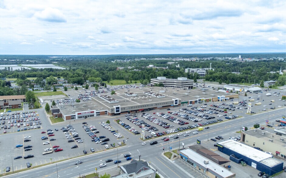Primary Photo Of 500-570 Boul des Laurentides, St-Jérôme General Retail For Lease