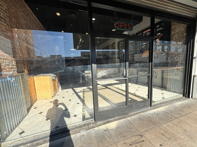 More Photos Of 223-231 E 9th St, Los Angeles Storefront For Lease