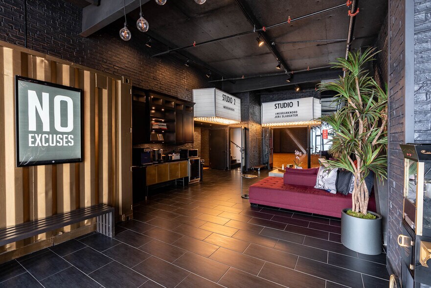 More Photos Of 5437 Satsuma Ave, North Hollywood Warehouse For Lease