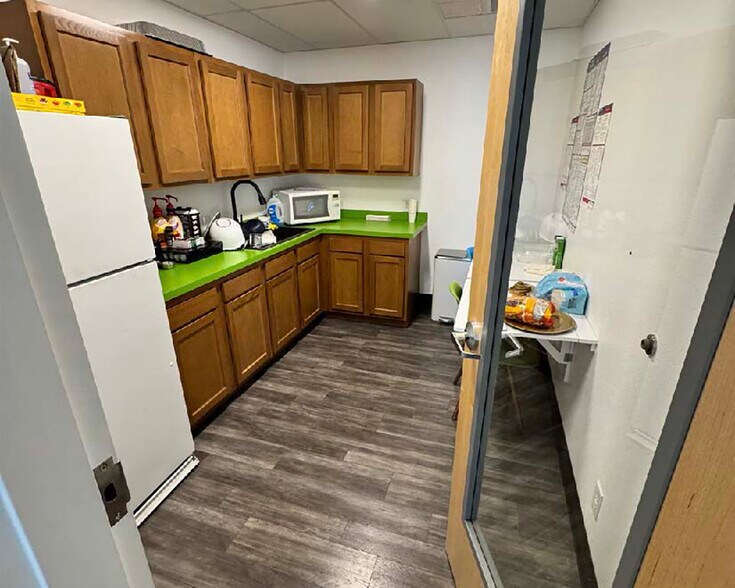 More Photos Of 124 Alvarado Dr SE, Albuquerque Medical For Sale